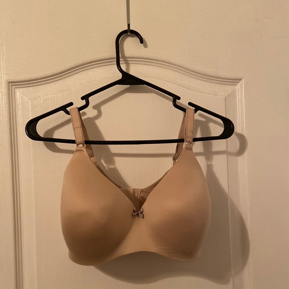 38C wireless maidenform bra
